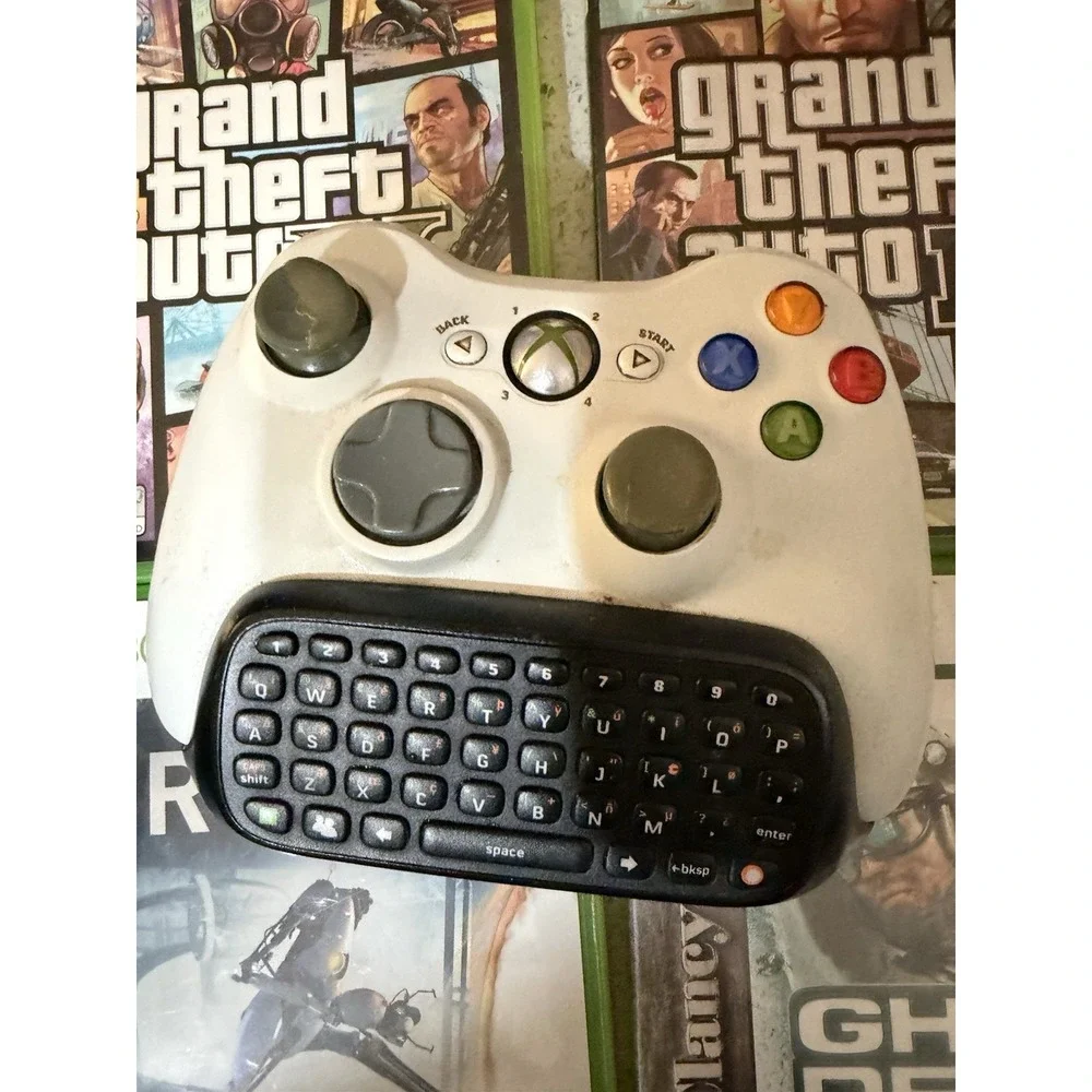 Microsoft Xbox 360 ,2 Controllers ,cables HDMI Cable ,4 Games‎